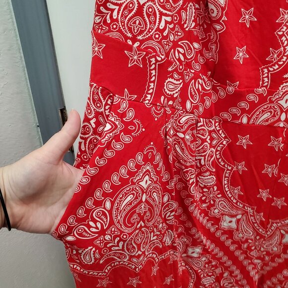 Torrid Supersoft Red White Paisley Bandana Sleeveless V-neck Romper NWT Plus 2‎ - Picture 3 of 8